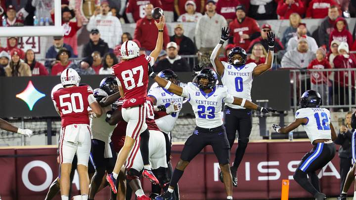 Oklahoma punter Jacob Ulrich (87) throws an interception while attempting a fake field goal during the second quarter against the Kentucky Wildcats. | Kevin Jairaj-Imagn Images Oklahoma punter Jacob Ulrich (87) throws an interception while attempting a fake field goal during the second quarter against the Kentucky Wildcats. | Kevin Jairaj-Imagn Images
