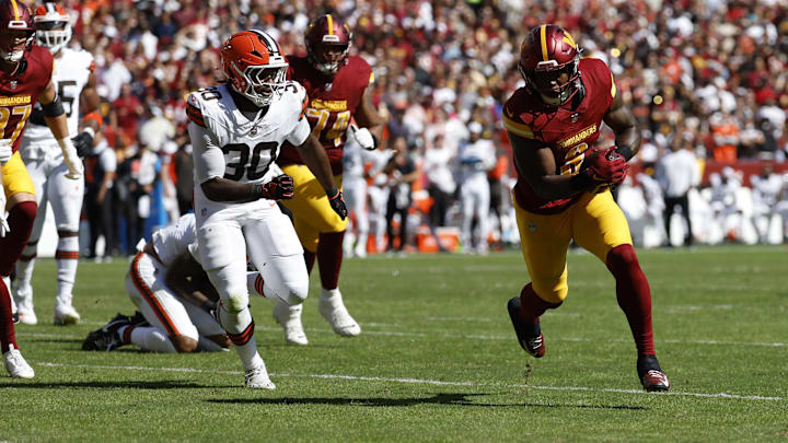 Oct 6, 2024; Landover, Maryland, USA; Washington Commanders running back Brian Robinson Jr. (8) carries the ball past Cleveland Browns linebacker Devin Bush (30) to score a touchdown during the first quarter at NorthWest Stadium. Mandatory Credit: Geoff Burke-Imagn Images Oct 6, 2024; Landover, Maryland, USA; Washington Commanders running back Brian Robinson Jr. (8) carries the ball past Cleveland Browns linebacker Devin Bush (30) to score a touchdown during the first quarter at NorthWest Stadium. Mandatory Credit: Geoff Burke-Imagn Images