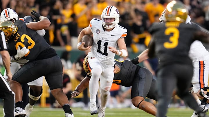 Aug 29, 2025; Waco, Texas, USA; Auburn Tigers quarterback Jackson Arnold (11) runs the ball as Baylor Bears safety Devyn Bobby (3) defends during the first half at McLane Stadium. Mandatory Credit: Chris Jones-Imagn Images