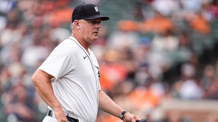 Detroit Tigers manager A.J. Hinch (14) walks off the field for pitching change during the ninth inning against Atlanta Braves at Comerica Park in Detroit on Sunday, Sept. 21, 2025.