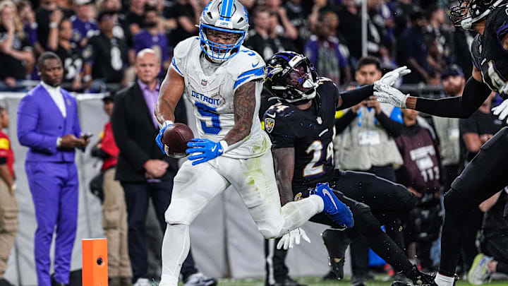 Detroit Lions running back David Montgomery (5) runs for a touchdown against Baltimore Ravens safety Malaki Starks (24) during the second half at M&T Bank Stadium in Baltimore, Md. on Monday, Sept. 22, 2025.
