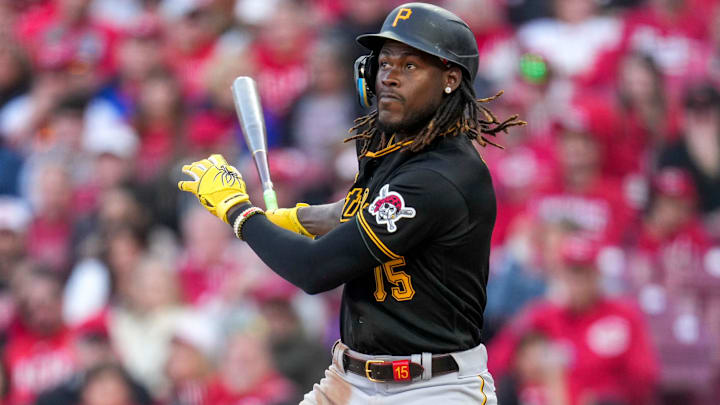 Pittsburgh Pirates shortstop Oneil Cruz (15) hits a sacrifice fly to score Ji Hwan Bae for the