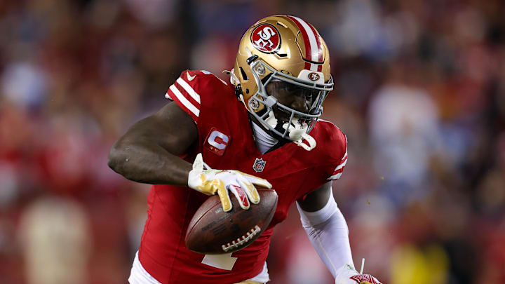 San Francisco 49ers receiver Deebo Samuel runs with the ball.