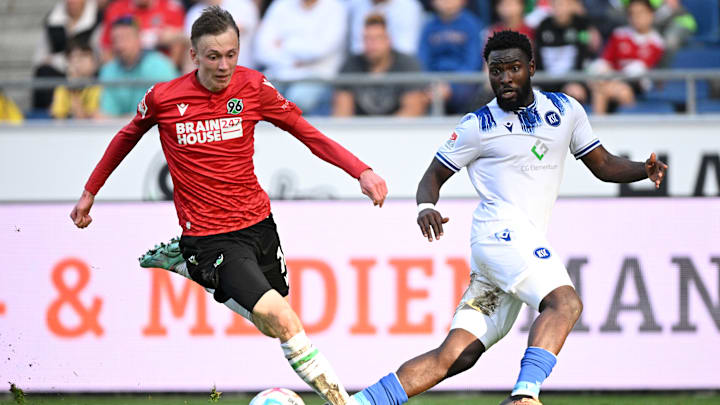 Stephan Ambrosius (r.) war letzte Saison an den KSC verliehen Stephan Ambrosius (r.) war letzte Saison an den KSC verliehen