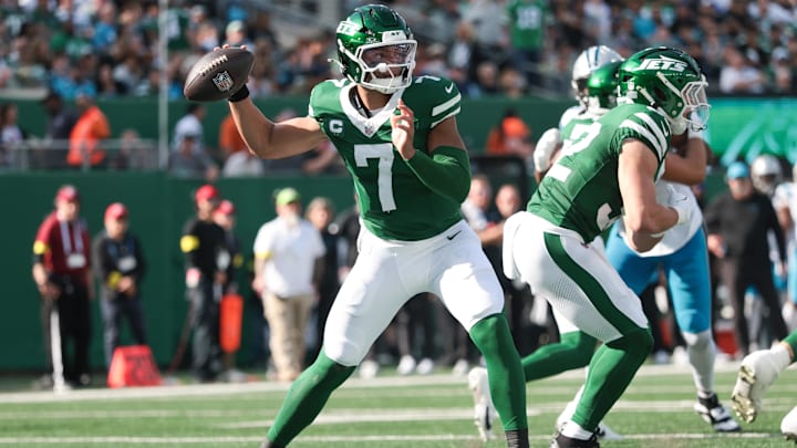 Oct 19, 2025; East Rutherford, New Jersey, USA; New York Jets quarterback Justin Fields (7) looks to get rid of the ball in the second quarter against the Carolina Panthers at MetLife Stadium. Mandatory Credit: Vincent Carchietta-Imagn Images