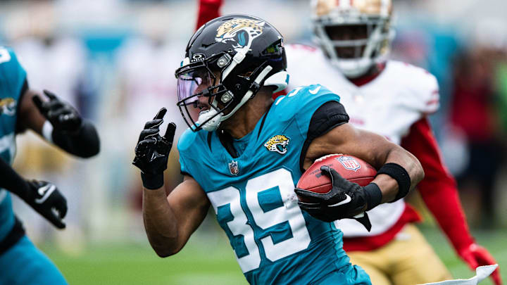 Nov 12, 2023; Jacksonville, Florida, USA; Jacksonville Jaguars wide receiver Jamal Agnew (39) runs