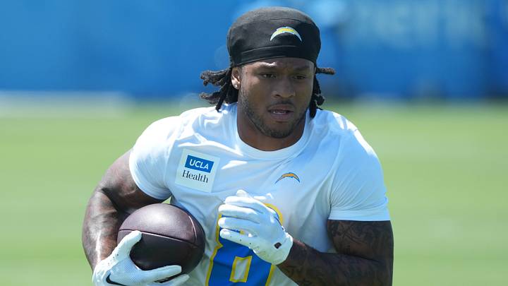 Los Angeles Chargers running back Omarion Hampton (8) carries the ball during offseason workouts at The Bolt. Mandatory Credit: Kirby Lee-Imagn Images