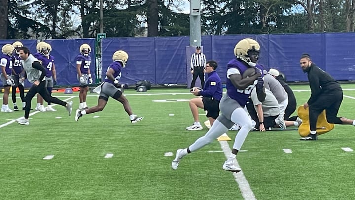 Bodpegn Miller takes off on a fly sweep.