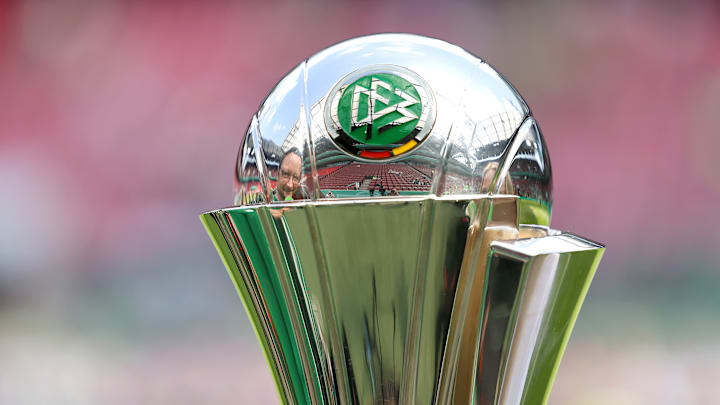 Der DFB-Pokal der Frauen. Der DFB-Pokal der Frauen.