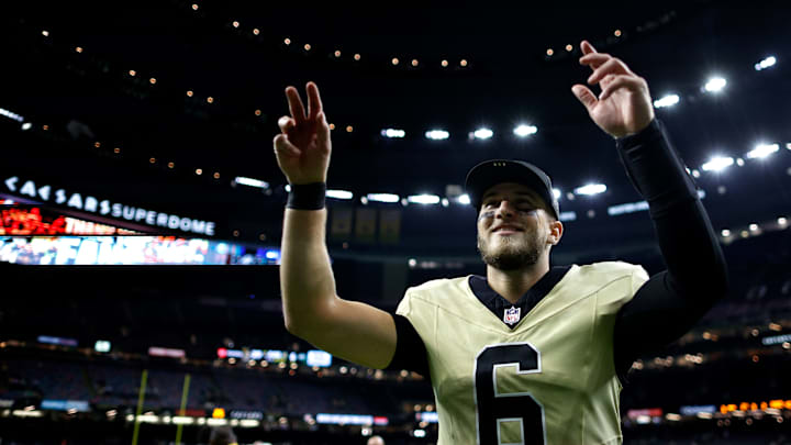 New Orleans Saints QB Tyler Shough (6) celebrates after beating the New York Jets on Dec. 21, 2025.