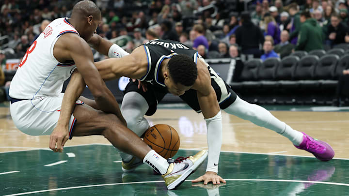 Los Angeles Clippers v Milwaukee Bucks