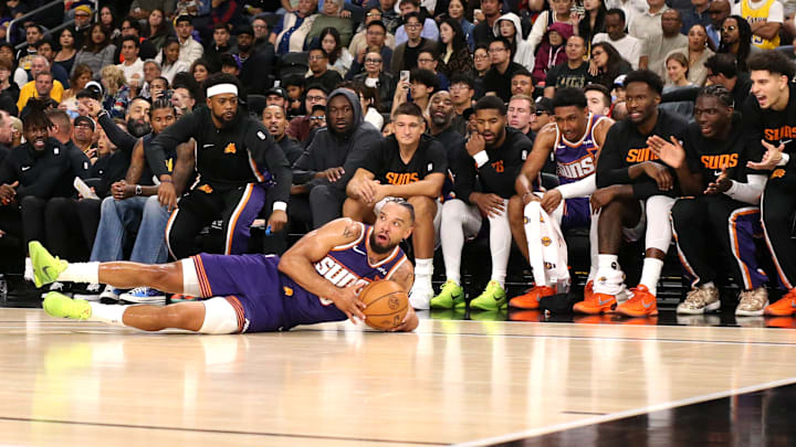 Phoenix Suns v Los Angeles Lakers