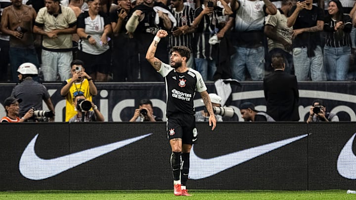 Ausente por causa de lesão, camisa 9 soma 13 gols no ano, cinco deles no Brasileirão