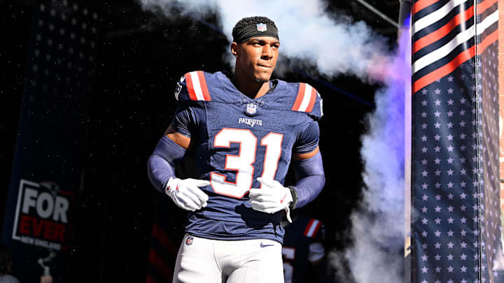 Nov 2, 2025; Foxborough, Massachusetts, USA; New England Patriots safety Craig Woodson (31) runs out of the tunnel before a game against the Atlanta Falcons at Gillette Stadium. Mandatory Credit: Eric Canha-Imagn Images Nov 2, 2025; Foxborough, Massachusetts, USA; New England Patriots safety Craig Woodson (31) runs out of the tunnel before a game against the Atlanta Falcons at Gillette Stadium. Mandatory Credit: Eric Canha-Imagn Images