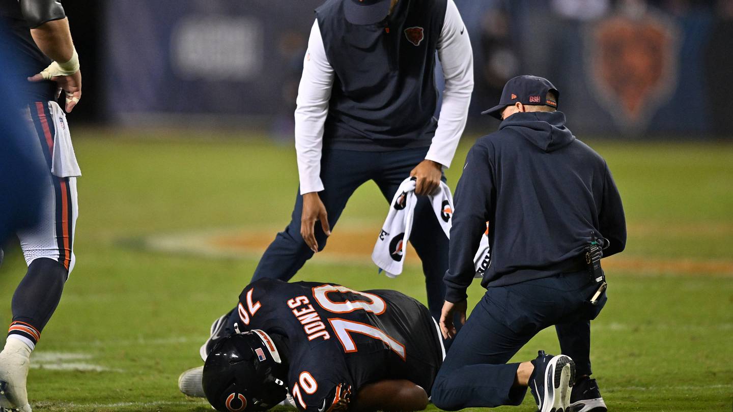 Bears Facing Uncertain Left Tackle Situation Ahead of Week 4 Game vs. Jets