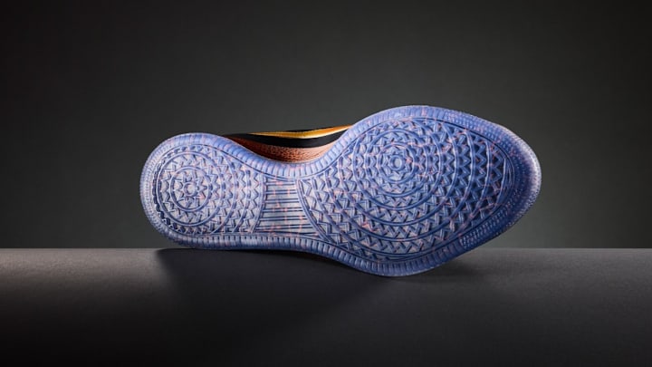 what shoes did devin booker wear today