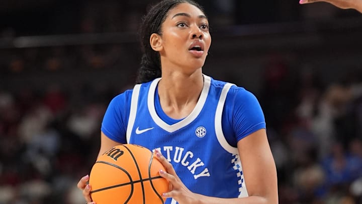 Mar 6, 2026; Greenville, SC, USA; Kentucky Wildcats forward Teonni Key (7) looks to pass the ball against the South Carolina Gamecocks during the first half at Bon Secours Wellness Arena. Mandatory Credit: Jim Dedmon-Imagn Images