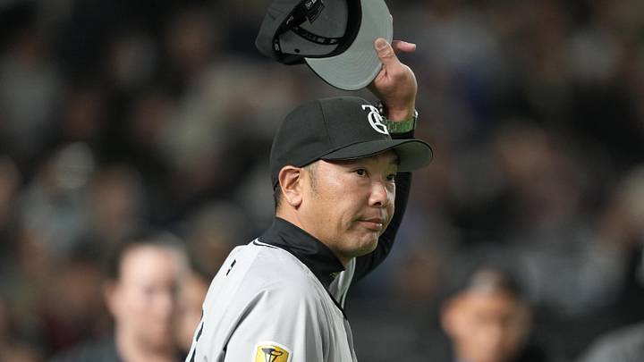 Yomiuri Giants manager Shinnosuke Abe has resigned after allegations he assaulted his daughter.