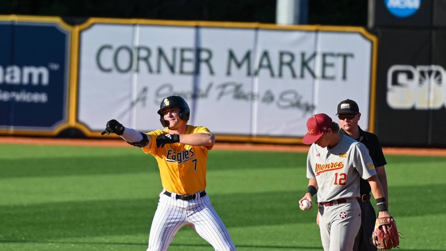 Despite 'Tough Day to Hit,' Higdon, No. 12 Southern Miss Gets Job Done in Doubleheader