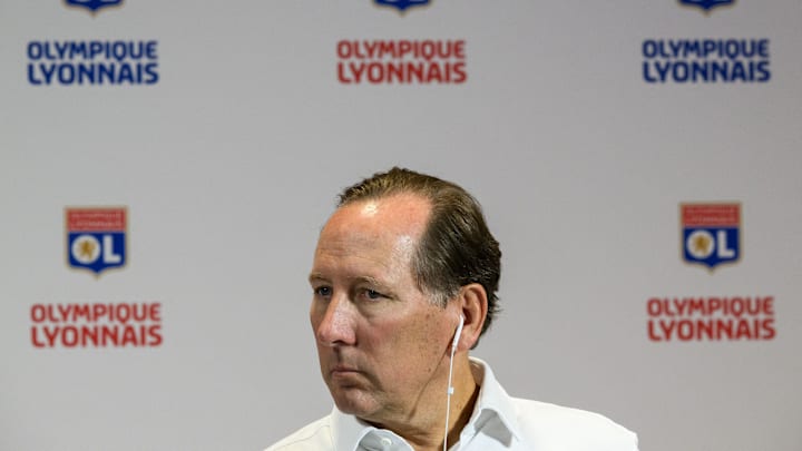 L'Olympique Lyonnais vise un international français en défense. L'Olympique Lyonnais vise un international français en défense.