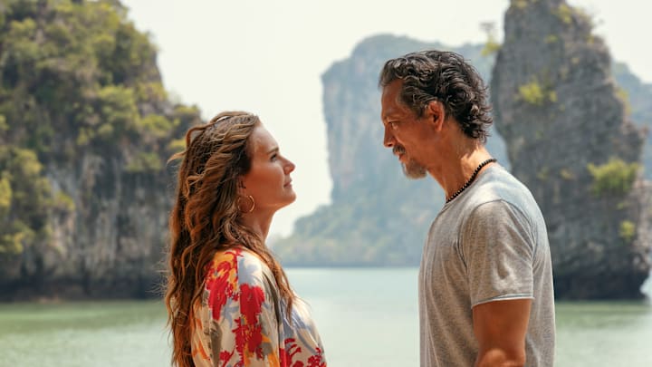 Mother of the Bride. (L-R) Brooke Shields as Lana and Benjamin Bratt as Will in Mother of the Bride. Cr. Sasidis Sasisakulporn/Netflix © 2024