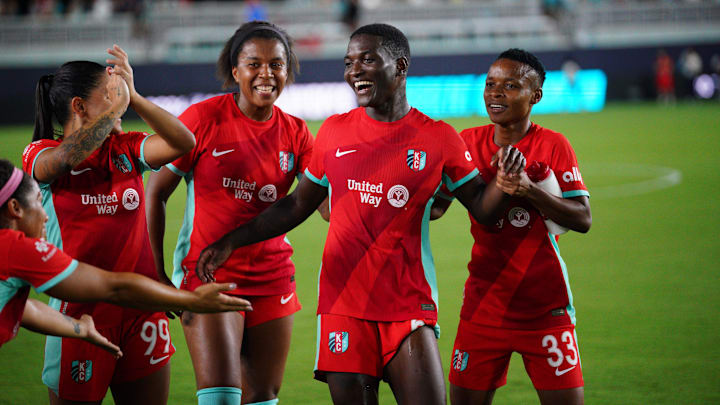 Kansas City Current forward Temwa Chawinga (6) celebrates with team mates after the win against the Washington Spirit  at CPKC Stadium 