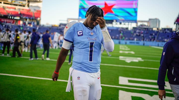 Tennessee Titans quarterback Cam Ward (1)