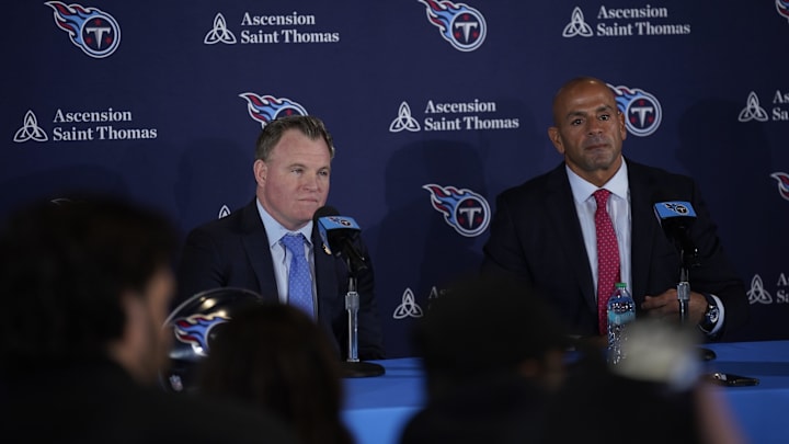 New Tennessee Titans coach Robert Saleh, right, and general manager Mike Borgonzi