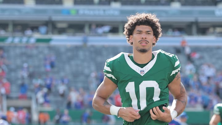 Sep 14, 2025; East Rutherford, New Jersey, USA; New York Jets wide receiver Allen Lazard (10) after the game against the Buffalo Bills at MetLife Stadium. Mandatory Credit: Vincent Carchietta-Imagn Images Sep 14, 2025; East Rutherford, New Jersey, USA; New York Jets wide receiver Allen Lazard (10) after the game against the Buffalo Bills at MetLife Stadium. Mandatory Credit: Vincent Carchietta-Imagn Images