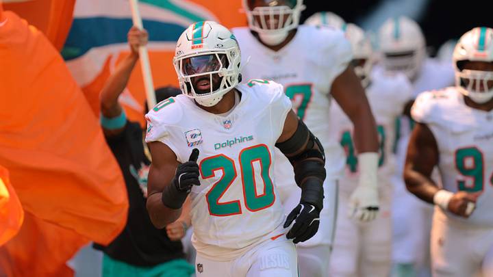 Miami Dolphins linebacker Jordyn Brooks (20) takes the field to face the Cincinnati Bengals at Hard Rock Stadium. Miami Dolphins linebacker Jordyn Brooks (20) takes the field to face the Cincinnati Bengals at Hard Rock Stadium.