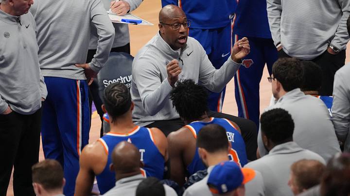 Mike Brown in huddle Mike Brown in huddle