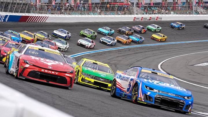 Hendrick Motorsports driver Kyle Larson (5) and driver Chase Briscoe (19) lead the first laps during the Bank of America 400 at Charlotte Motor Speedway. Jim Dedmon-Imagn Images Hendrick Motorsports driver Kyle Larson (5) and driver Chase Briscoe (19) lead the first laps during the Bank of America 400 at Charlotte Motor Speedway. Jim Dedmon-Imagn Images