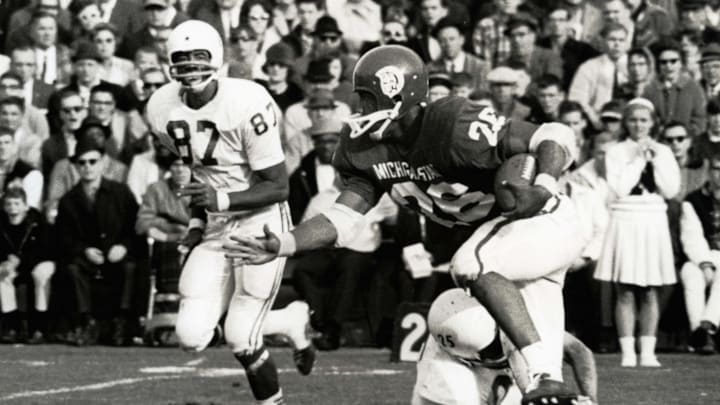 Oct 1, 1965; East Lansing, MI, USA,FILE PHOTO; Michigan State running back Clinton Jones (26) in action against Northwestern Wildcats defensive end Michael Buckner (87). Mandatory Credit: Malcolm Emmons-Imagn Images
