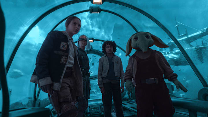 (L-R) Fern (Ryan Kiera Armstrong), KB (Kyriana Kratter), Wim (Ravi Cabot-Conyers), Neel (Robert Timothy Smith) in Lucasfilm’s STAR WARS: SKELETON CREW, exclusively on Disney+. Photo by Matt Kennedy. ©2024 Lucasfilm Ltd. & TM. All Rights Reserved.