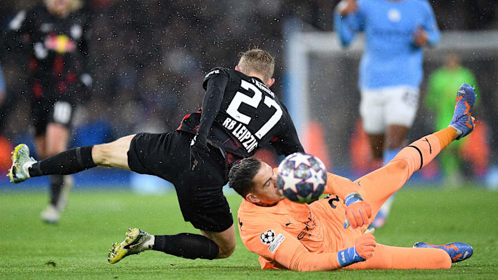 Ederson est passé tout proche de l'expulsion. Ederson est passé tout proche de l'expulsion.