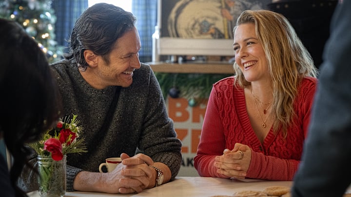 Neşeli Küçük Bir Eski Sevgili Neşeli Küçük Bir Eski Sevgili