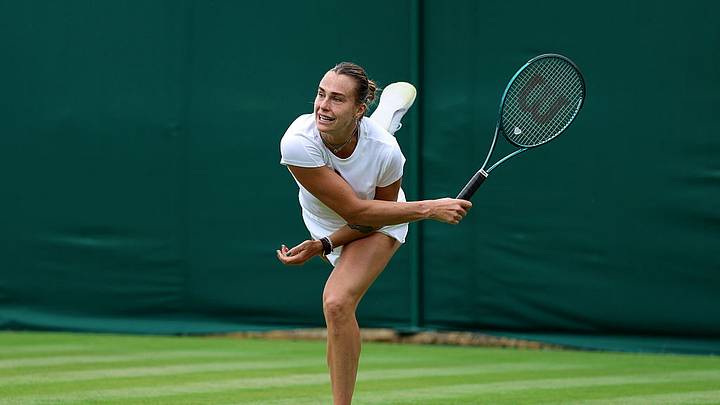 Sabalenka esta concentrada en ir por el título en Wimbledon. Sabalenka esta concentrada en ir por el título en Wimbledon.