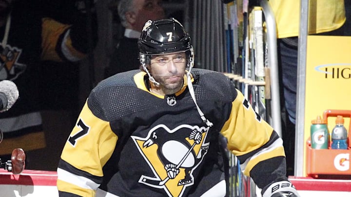 Apr 16, 2019; Pittsburgh, PA, USA; Pittsburgh Penguins center Matt Cullen (7) takes the ice against the New York Islanders in game four of the first round of the 2019 Stanley Cup Playoffs at PPG PAINTS Arena. The Islanders won the game 3-1 and swept the series four games to none. Mandatory Credit: Charles LeClaire-Imagn Images