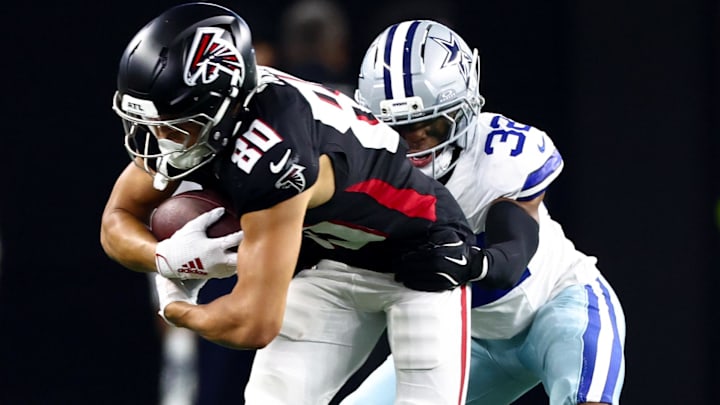 Aug 22, 2025; Arlington, Texas, USA; Atlanta Falcons wide receiver Nick Nash (80) runs with the ball as Dallas Cowboys cornerback Troy Pride Jr. (32) defends during the first half at AT&T Stadium. Mandatory Credit: Kevin Jairaj-Imagn Images