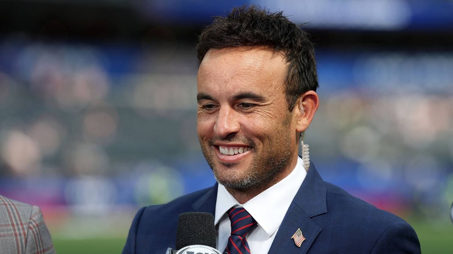 Landon Donovan's 3-Word Taunt Digs Up USMNT-Mexico's 25-Year Rivalry