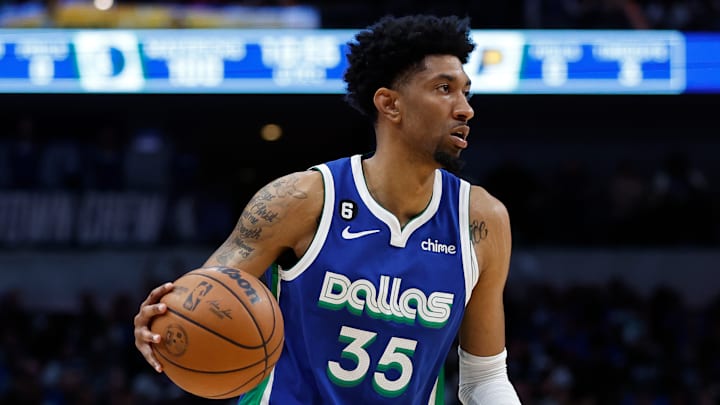 Christian Wood jugó con los Dallas Mavericks en la temporada pasada