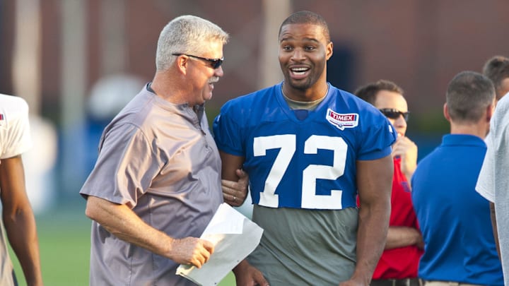 Offensive coordinator Kevin Gilbride with New York Giants defensive end Osi Umenyiora (72) New York Giants Camp at the Timex Center.
2420232e 00006 Offensive coordinator Kevin Gilbride with New York Giants defensive end Osi Umenyiora (72) New York Giants Camp at the Timex Center.
2420232e 00006