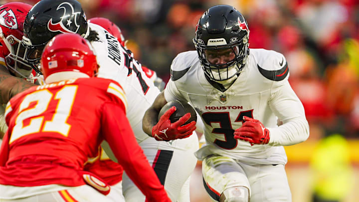 Jan 18, 2025; Kansas City, Missouri, USA; Houston Texans running back Dameon Pierce (31) runs the ball against Kansas City Chiefs safety Jaden Hicks (21) during the second half in a 2025 AFC divisional round game at GEHA Field at Arrowhead Stadium. Mandatory Credit: Jay Biggerstaff-Imagn Images