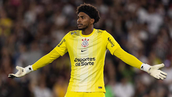 Hugo Souza se lesionou em duelo do Corinthians contra o Atlético-MG Hugo Souza se lesionou em duelo do Corinthians contra o Atlético-MG