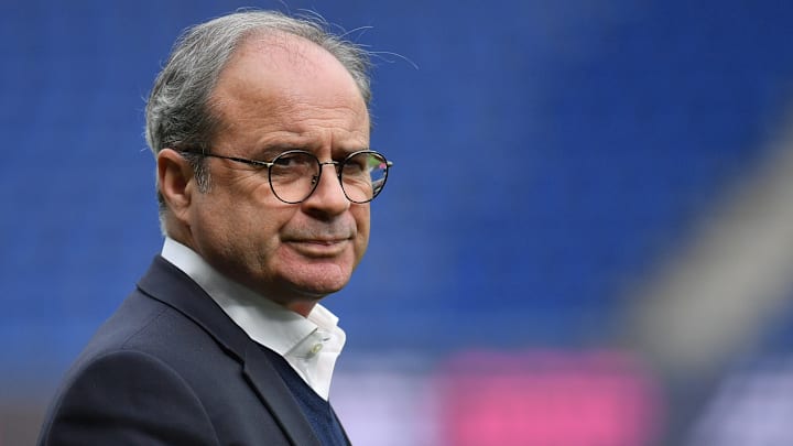 Le Paris Saint-Germain souhaite recruter un joueur du SSC Naples. Le Paris Saint-Germain souhaite recruter un joueur du SSC Naples.