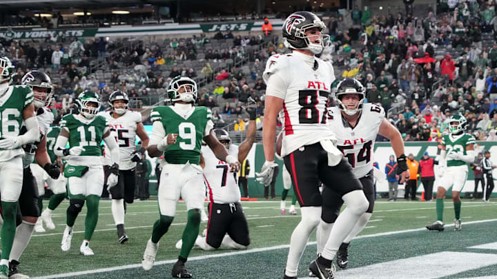 Nov 30, 2025; East Rutherford, New Jersey, USA; Atlanta Falcons wide receiver David Sills (87) makes a touchdown catch against the New York Jets during the second half at MetLife Stadium. Mandatory Credit: Robert Deutsch-Imagn Images Nov 30, 2025; East Rutherford, New Jersey, USA; Atlanta Falcons wide receiver David Sills (87) makes a touchdown catch against the New York Jets during the second half at MetLife Stadium. Mandatory Credit: Robert Deutsch-Imagn Images