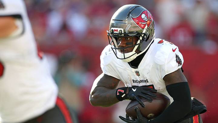 Sep 27, 2026; Tampa, Florida, USA; Tampa Bay Buccaneers running back Bucky Irving (7) carries the ball against the Minnesota Vikings during the second quarter at Raymond James Stadium. Sep 27, 2026; Tampa, Florida, USA; Tampa Bay Buccaneers running back Bucky Irving (7) carries the ball against the Minnesota Vikings during the second quarter at Raymond James Stadium.