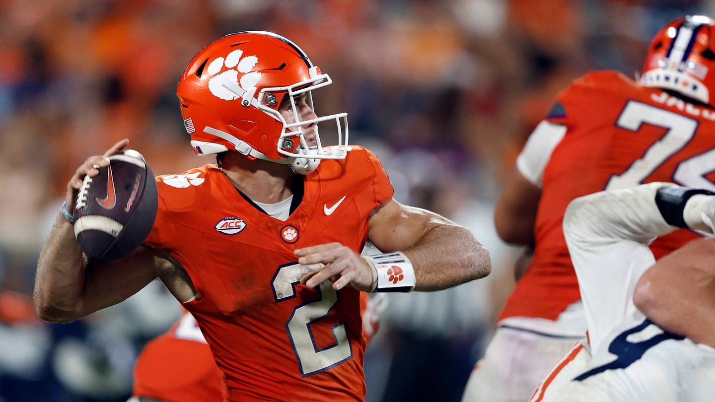 Christopher Vizzina injury forces Tait Reynolds into an ominous first start for Clemson