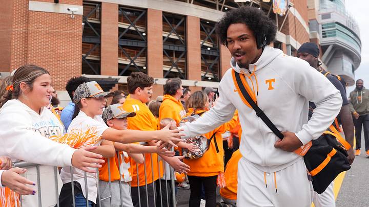 Tennessee linebacker Arion Carter (7) during the Vol Walk before Tennessee's game against New Mexico State in Neyland Stadium in Knoxville, Tenn., on Nov. 15, 2025. Tennessee linebacker Arion Carter (7) during the Vol Walk before Tennessee's game against New Mexico State in Neyland Stadium in Knoxville, Tenn., on Nov. 15, 2025.