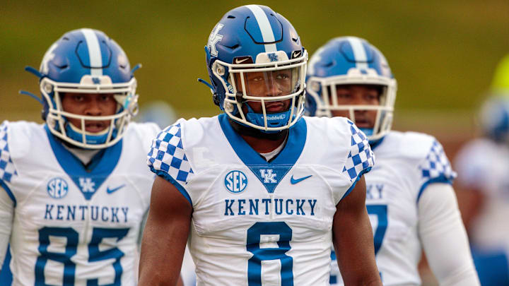 South Carolina football had a false commitment announcement from On3 for former Kentucky pass-catcher Izayah Cummings. He actually committed to Louisville.